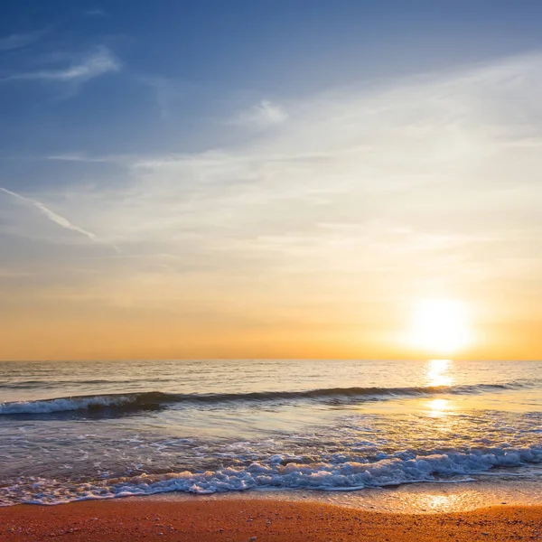 Piaszczysta Plaża Morska Zachodzie Słońca Lato Naturalne Morze Wakacje Tło — Zdjęcie stockowe
