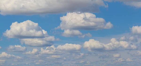 Céu Azul Com Nuvens Cumulus Fundo Natural Céu Verão — Fotografia de Stock