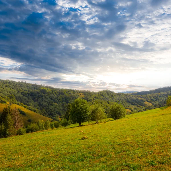 Vale Verde Montanha Pôr Sol — Fotografia de Stock