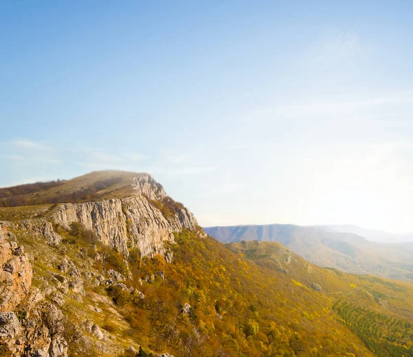 Mountain Cliff Light Early Morning Sun — Fotografia de Stock