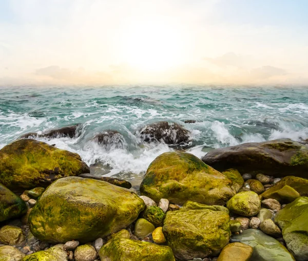 Closeup Emerald Stormy Sea Coast Huge Stones Sunset — 图库照片