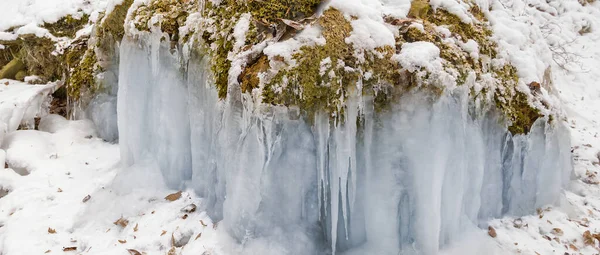 Closeup Frozen Small Waterfall Mountain River — Zdjęcie stockowe