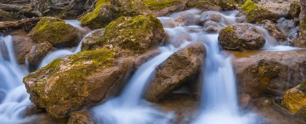 Маленька Гірська Річка Проходить Через Каньйон Природний Фон Диких Подорожей — стокове фото
