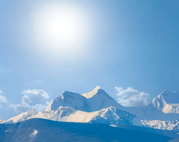 Mountain Chain Snow Hot Sunny Day Natural Mountain Travel Background — Stock fotografie