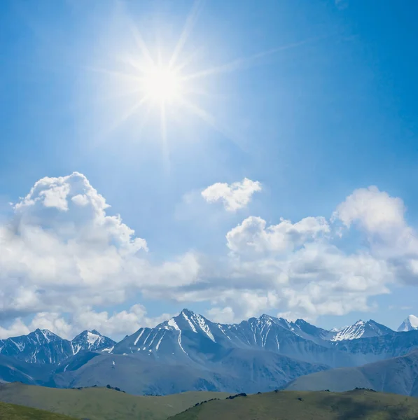 Mountain Chain Snow Hot Sunny Day Natural Mountain Travel Background — Stok fotoğraf