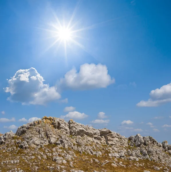 Mountain Ridge Hot Sunny Day Natural Mountain Travel Background — Foto Stock