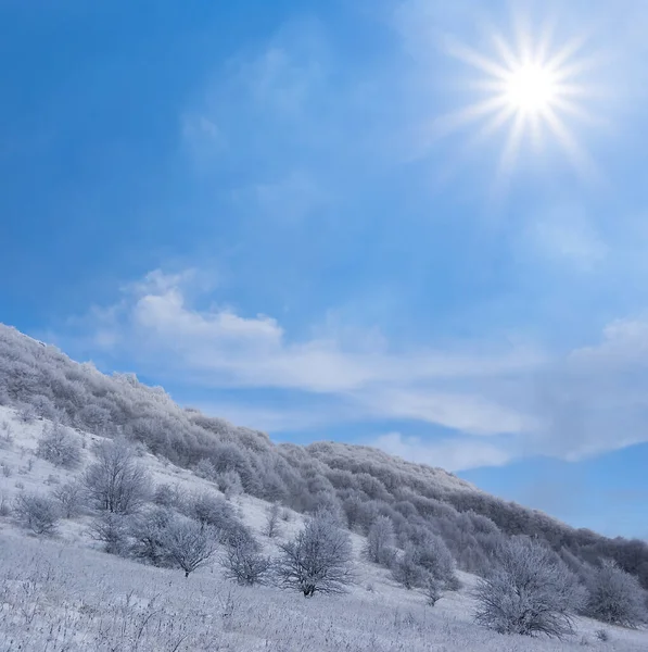 Snöbunden Bergssluttning Klar Solig Dag — Stockfoto