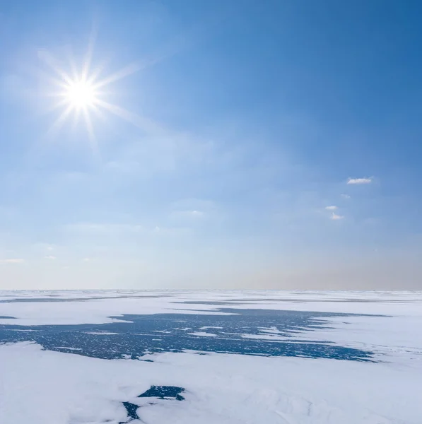 Winter Frozen Snowbound Plain Sunny Day — Stock Photo, Image