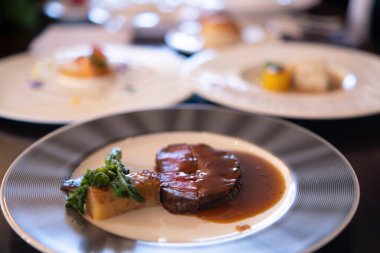 Ana et yemeği geldi.