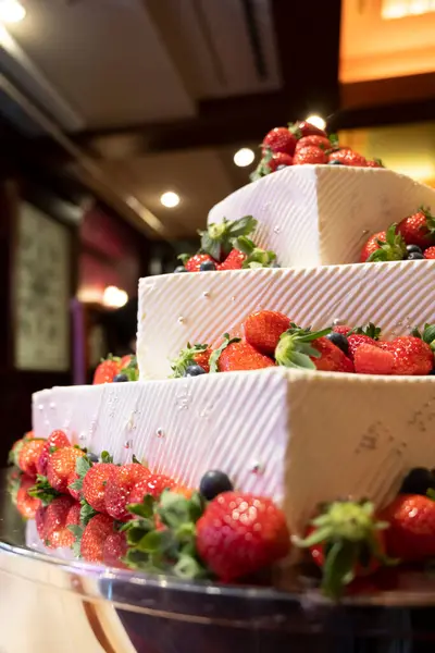 Cake Full Strawberries Each Stage — стоковое фото