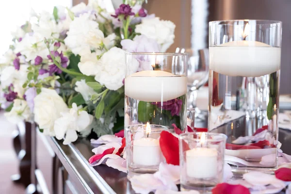 Mor Takasago çiçekleri ve malları