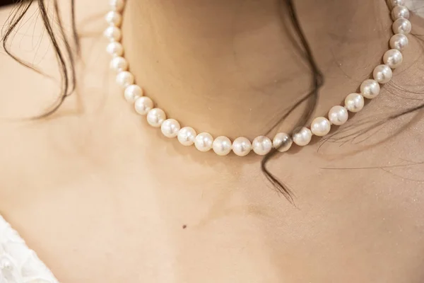 Take Close Shot Pearl Necklace Worn Bride — Stock Photo, Image