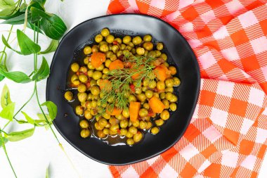 Türk mutfağı. Lezzetli yeşil bezelye yemeği