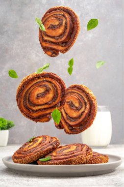Taze pişmiş susamlı Tarçın Rolls