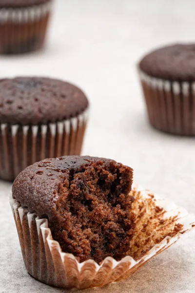 Schokolade Cupcake Auf Dem Weißen Hintergrund — Stockfoto