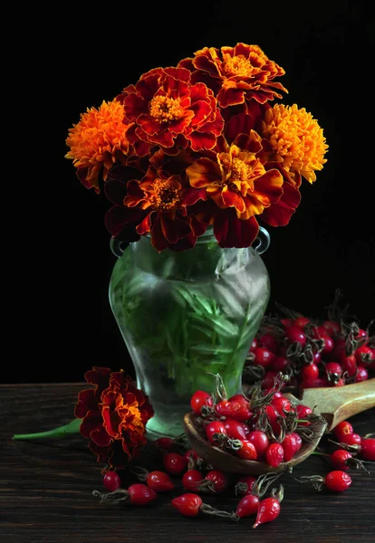 Tagetes Bouquet Marigolds Glass Vase Ripe Red Rose Hips Spoon — Stock Photo, Image