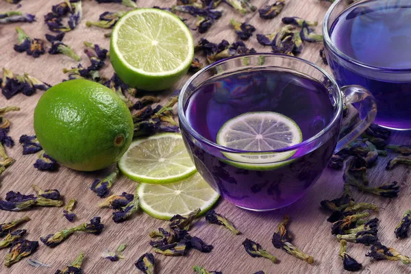 Bebida Âncora Uma Mesa Madeira Acima Chá Ervilha Borboleta Limão — Fotografia de Stock