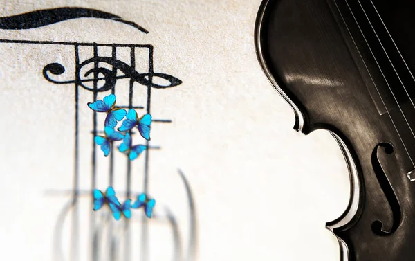 Βιολί Μπλε Πεταλούδες Και Νότες Μελωδία Πεταλούδας Παλιό Φύλλο Μουσικής — Φωτογραφία Αρχείου