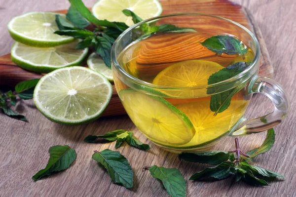 Refreshing Drink Mint Lime Cup Mint Tea Lime Wooden Table — Stock Photo, Image
