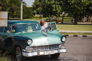 Küba 'da klasik antika araba.