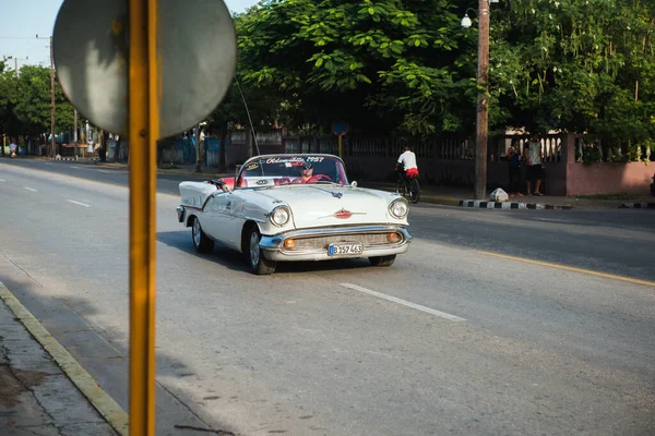Κλασικό Ρετρό Αυτοκίνητο Στην Κούβα — Φωτογραφία Αρχείου