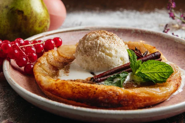 Elmalı Tart Dondurma Ile Stok Resim