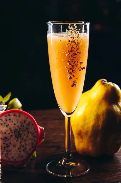 Traditioneller Bellini Cocktail Mit Quitte — Stockfoto