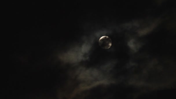 Mond und Wolken — Stockvideo