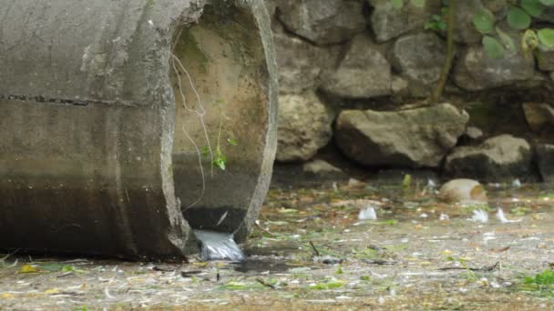 Tubo de aguas residuales — Vídeos de Stock