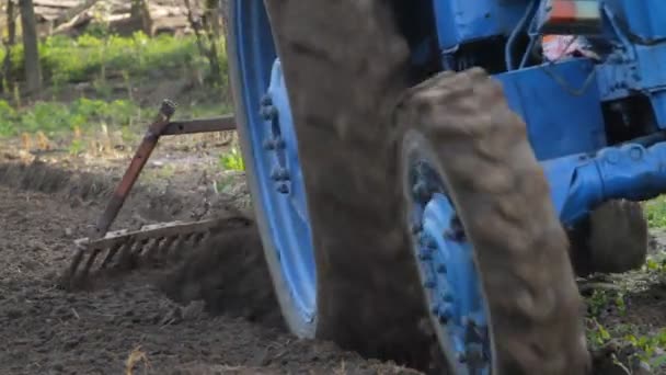 Arbetssätt för traktor — Stockvideo