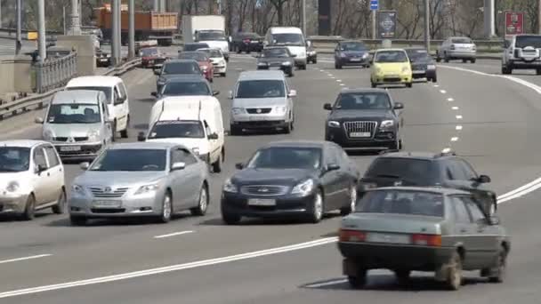 Tráfico intensivo en Kiev — Vídeo de stock