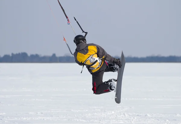 Snowkiting na zamrzlé jezero — Stock fotografie