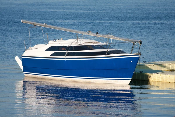 Beautiful white yacht — Stock Photo, Image