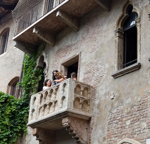 Balkon von rom und juliet in verona — Stockfoto