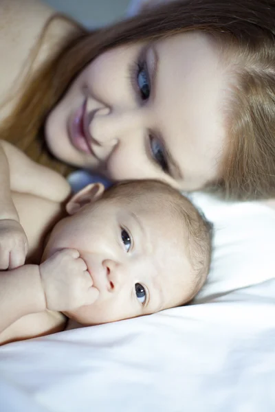 Mamá y bebé — Foto de Stock