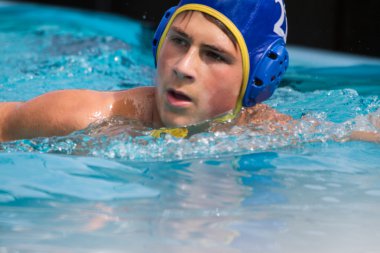 ergen havuzu üzerinde kafa dişli ile