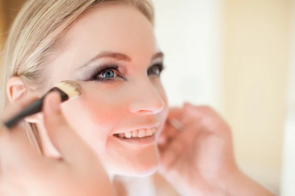 Make-up von einem professionellen Mua — Stockfoto