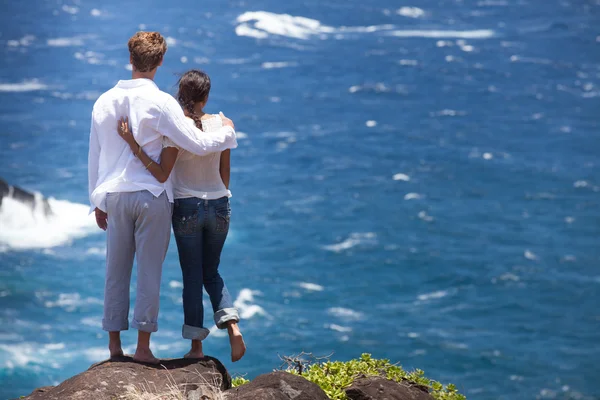 Romantyczna para na Hawajach — Zdjęcie stockowe