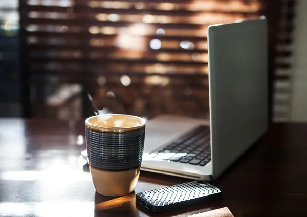 Café du matin et internet Images De Stock Libres De Droits