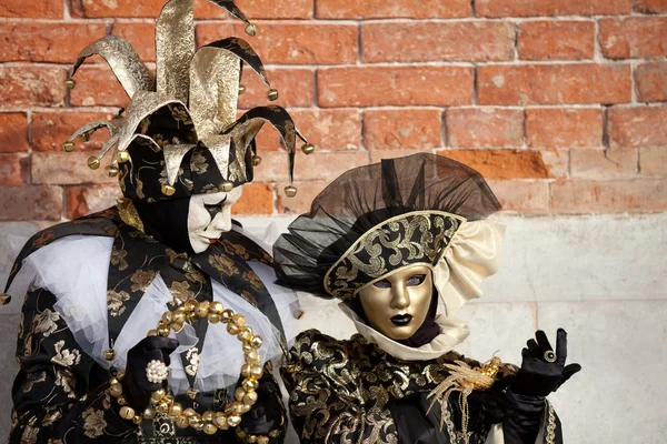 道化師のクローズ アップとヴェネツィアの女性の衣装を着た — ストック写真