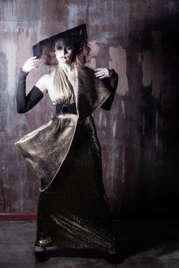 siyah tassled şapka ile egzotik güzel kadın