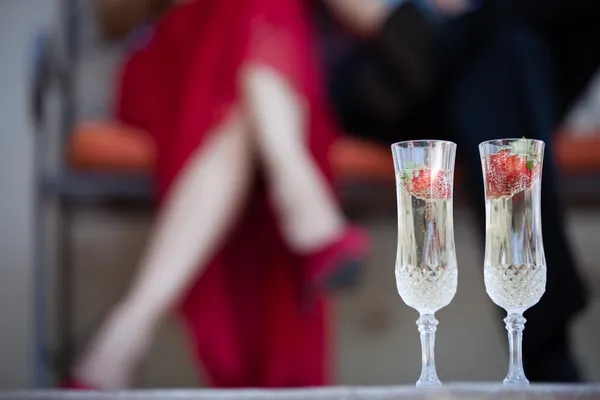 Champagne e Fragole per due — Foto Stock