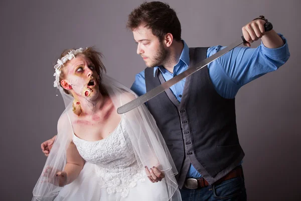 Zombie mariée piégé par l'homme — Photo