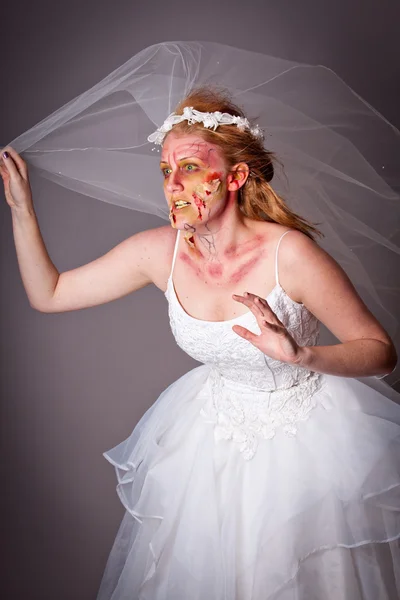 Donna come sposa zombie — Foto Stock