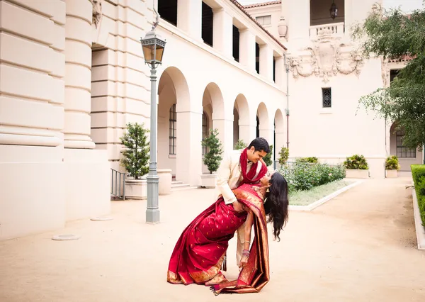 Superbe mariée indienne et marié — Photo