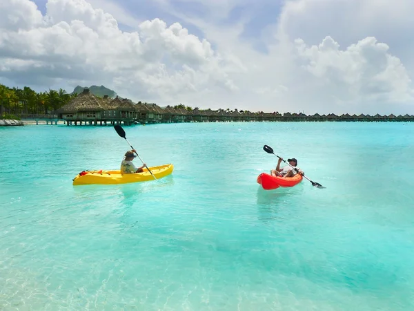 Father and Son Kayaking in Tahiti — Stock Photo, Image