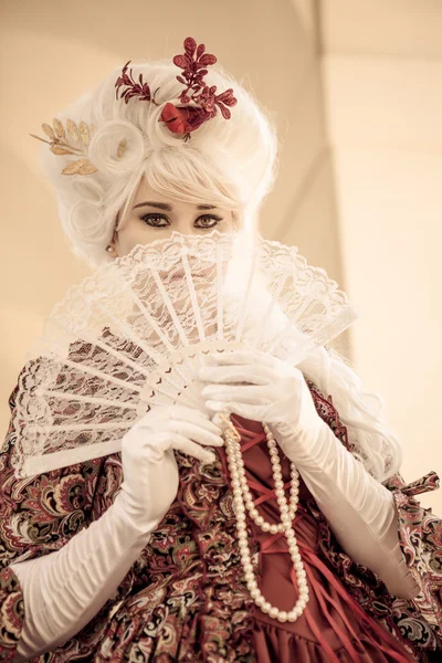Αρκετά costumed γυναίκα — Φωτογραφία Αρχείου