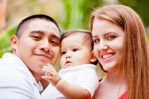 Mamma pappa och baby — Stockfoto