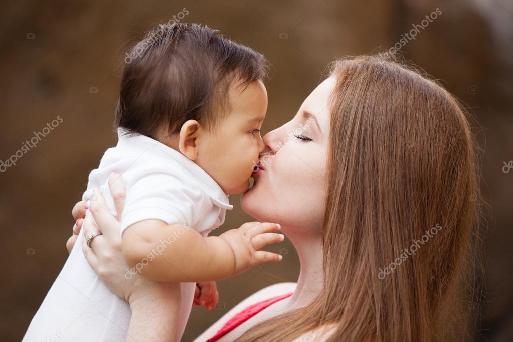 mom and baby kiss