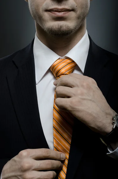 Porträt der schönen Geschäftsfrau im schwarzen Kostüm — Stockbild Geschäftsmann — Stockfoto